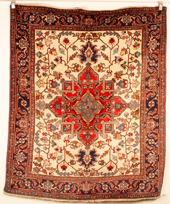 Lot 465 - A Heriz rug