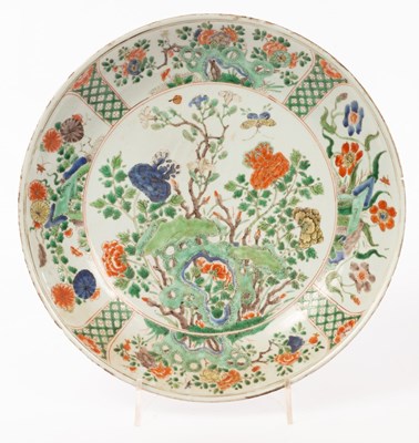 Lot 631 - A famille verte circular dish, Qing dynasty,...