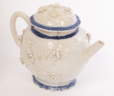 Lot 635 - A Chinese export white and underglaze blue...