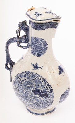 Lot 647 - A large blue and white Chinese export Fitzhugh...