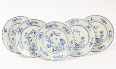 Lot 651 - Five blue and white plates, Qing dynasty, late...