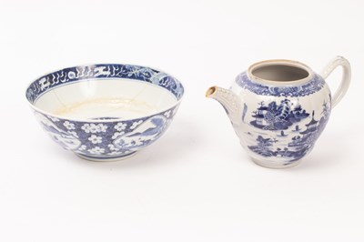 Lot 671 - A Chinese blue and white bowl, Kangxi,...