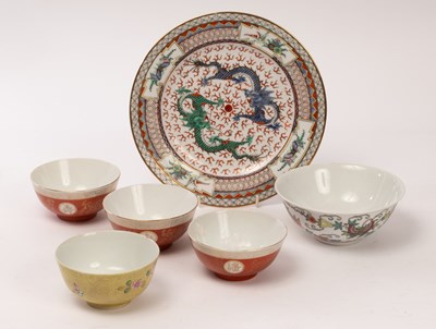 Lot 692 - A Chinese famille rose bowl, 19th/20th Century,...