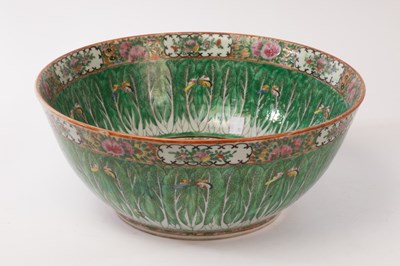 Lot 743 - A large Chinese export punch bowl, Qing...