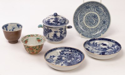 Lot 753 - A group of Chinese porcelain items, Qing...