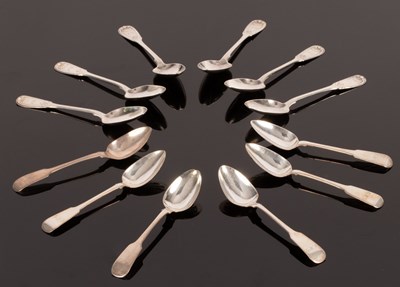 Lot 57 - Six fiddle and shell pattern silver teaspoons,...
