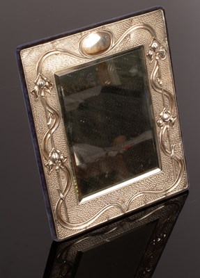 Lot 71 - An Art Nouveau silver photograph frame, A & J...