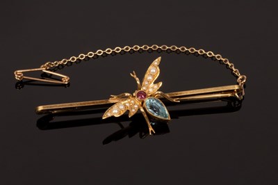 Lot 184 - An Edwardian novelty insect brooch with split...