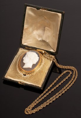 Lot 200 - A 19th Century hardstone cameo pendant...