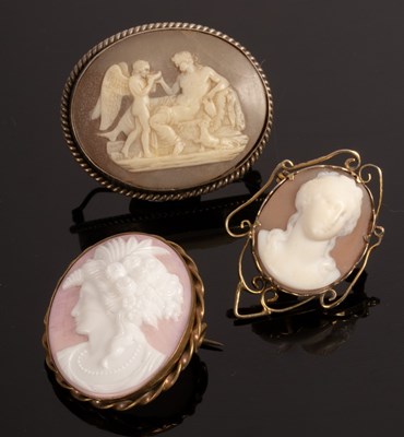 Lot 204 - A shell cameo brooch depicting Venus and Cupid,...