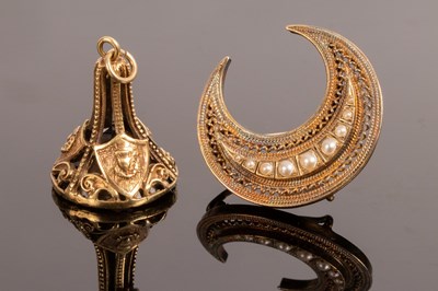 Lot 205 - A Victorian crescent brooch, set with a line...