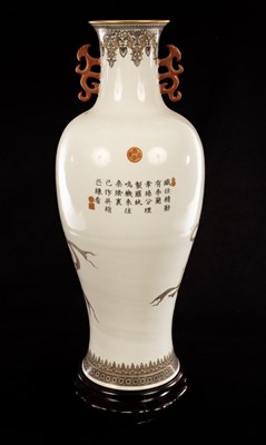 Lot 962 - A large Chinese vase, Qianlong mark but of a...