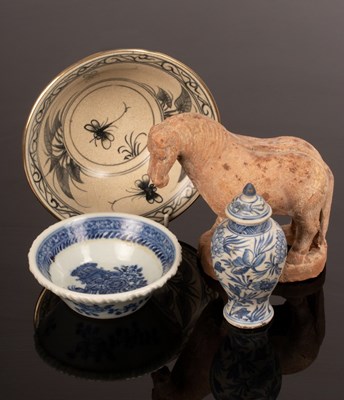 Lot 1028 - A group of Oriental ceramics including a bowl...