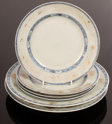 Lot 1051 - A Chinese blue and white part service,...