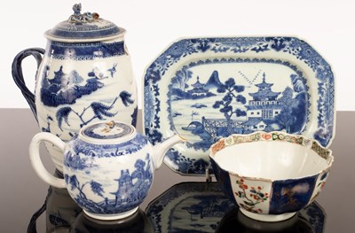 Lot 1066 - A group of Chinese Qianlong period porcelain...