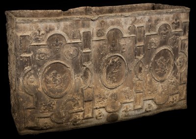 Lot 1100 - A William and Mary rectangular lead cistern,...