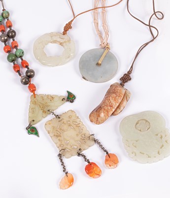 Lot 112 - A Chinese jade pendant necklace