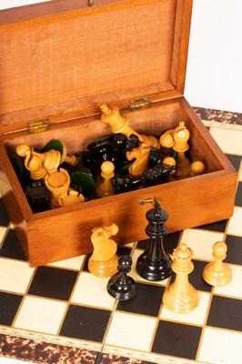 Lot 1384 - A boxwood and ebonised chess set in a box and...