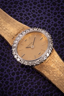 Lot 10 - A lady's 18ct gold Omega wristwatch