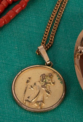 Lot 88 - Two 9ct gold chain necklaces