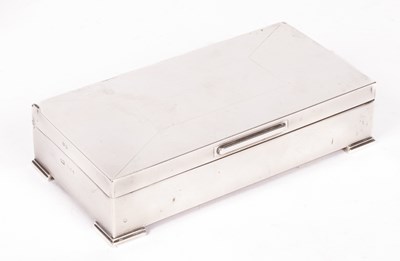 Lot 151 - A silver mounted cigarette box