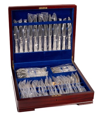 Lot 177 - A canteen of King’s pattern silver flatware