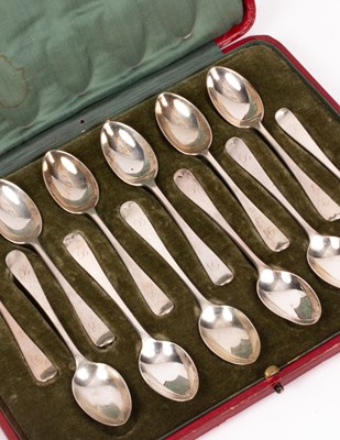 Lot 40 - A set of twelve silver teaspoons