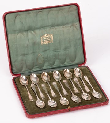 Lot 40 - A set of twelve silver teaspoons