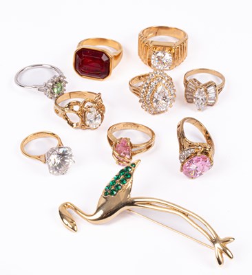 Lot 83 - A collection of costume jewellery