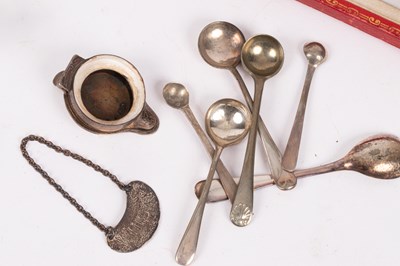 Lot 17 - Assorted silver and plated teaspoons and tea knives