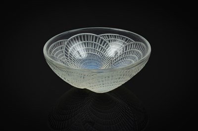 Lot 236 - A Lalique Coquilles pattern small dish