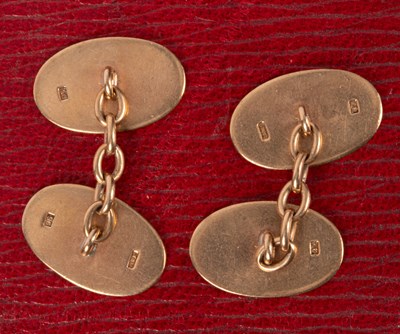 Lot 95 - A pair of 9ct gold cufflinks