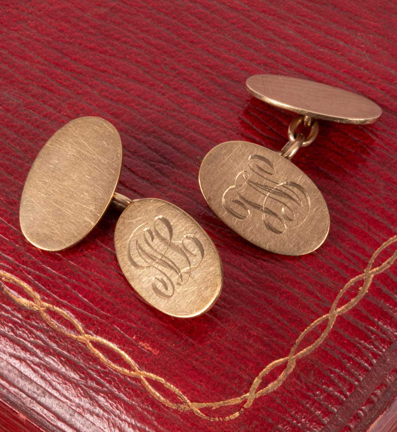 Lot 95 - A pair of 9ct gold cufflinks