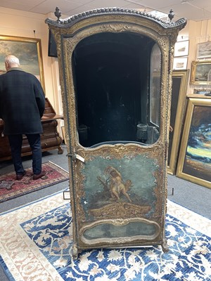 Lot 413 - An 18th century Sedan chair