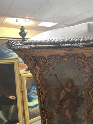 Lot 413 - An 18th century Sedan chair