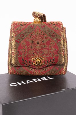 Lot 482 - A vintage Chanel evening bag