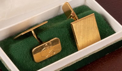 Lot 83 - A pair of 18ct gold cufflinks