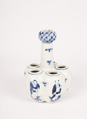 Lot 57 - A Chinese blue and white tulip vase