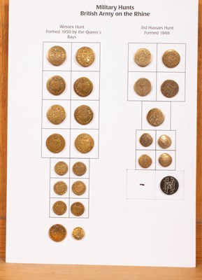 Lot 591 - Military hunt buttons