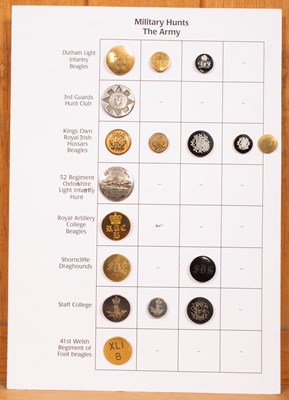 Lot 592 - Military hunt buttons