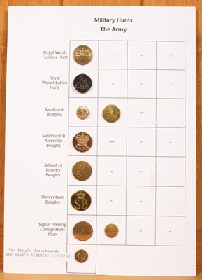 Lot 594 - Military hunt buttons