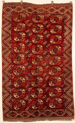 Lot 330 - A small Kizil Ayak main carpet