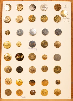 Lot 656 - Hunt buttons