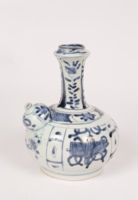 Lot 20 - A Chinese blue and white kraak porcelain kendi