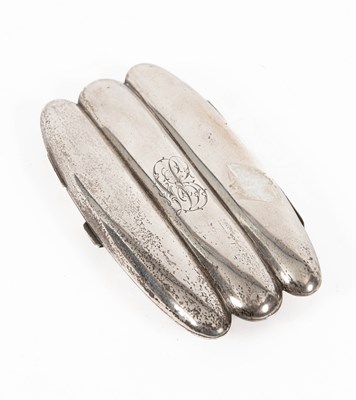 Lot 424 - An Edwardian silver cigar case