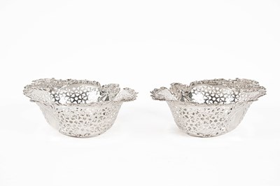 Lot 384 - A pair of Edwardian silver baskets