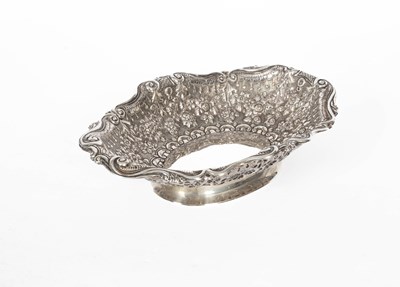 Lot 403 - An oval silver dish