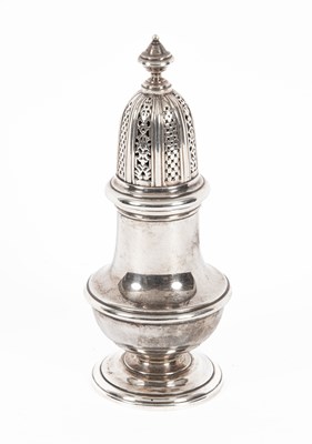 Lot 423 - A silver sugar caster