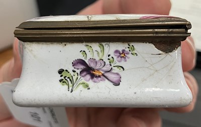 Lot 101 - A South Staffordshire enamel snuff box