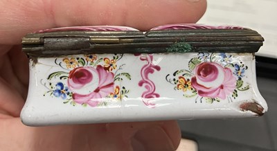 Lot 101 - A South Staffordshire enamel snuff box